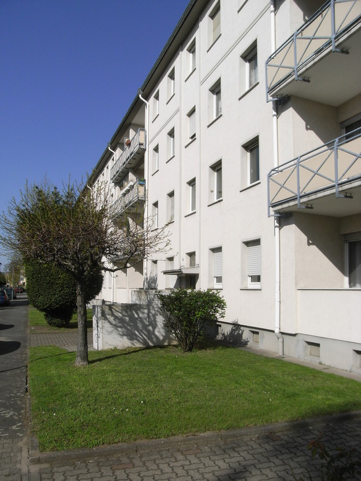 3 Zimmer, Küche, Dusche, Loggia, Tiefgarage, EG links - Photo 2