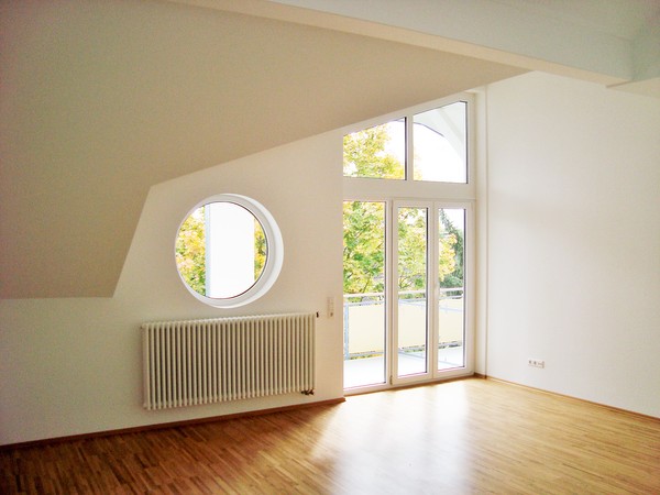 2 Zimmer, Küche, Bad, Loggia, DG rechts - Foto 1