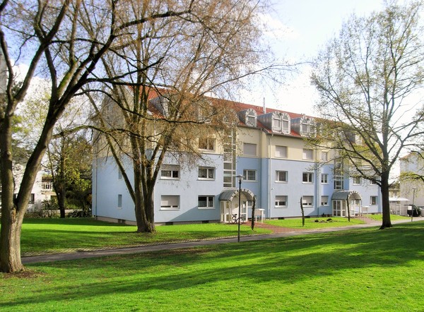 3 Zimmer, Küche, Bad, Dusche, Loggia, EG rechts - Photo 2