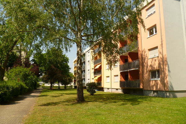 2 Zimmer, Küche, Bad, Loggia, 2.OG links - Foto 2