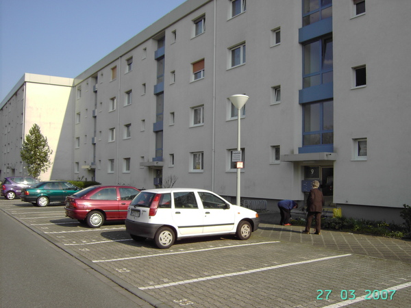 2 Zimmer, Küche, Bad, Loggia, 1.OG rechts - Photo 2