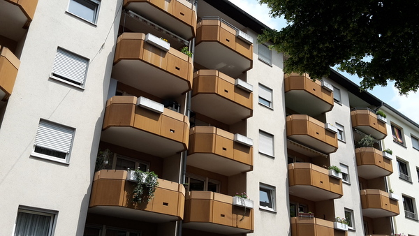 2 Zimmer, Kochnische, Dusche, Loggia, Aufzug, Tiefgarage, 3.OG mitte - Photo 2
